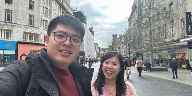 Polly Oxford導師與IELTS考獲8分的香港醫科生學生慶祝合照